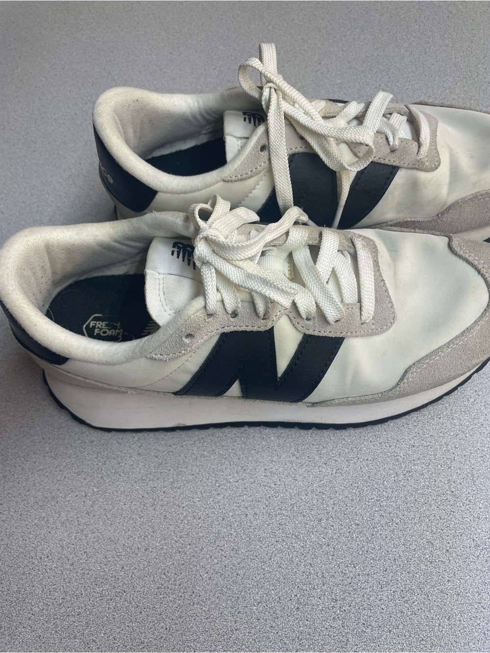 New Balance Men's White and Black Retro Runner Sneakers